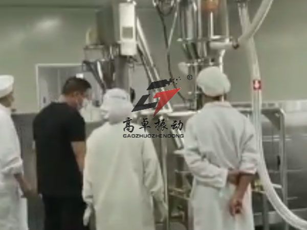 医药中间体客户筛分输送提升系统现场视频