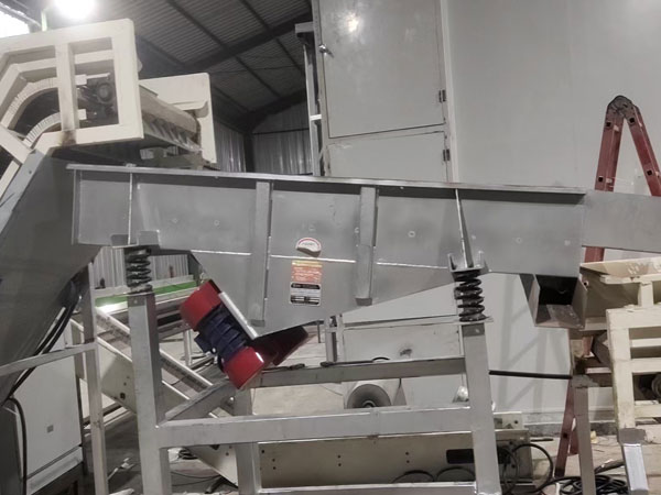 直线振动筛的结构和工作原理
