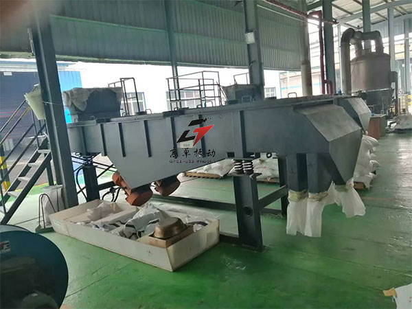 某生物制品企业树脂球直线筛使用现场