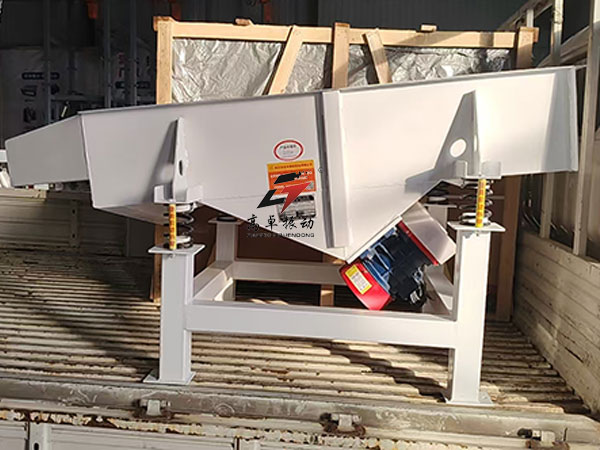 1020型魔芋片碳钢直线振动筛正式发货！