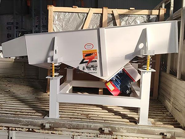 1020型魔芋片碳钢直线振动筛正式发货！