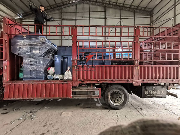 新乡高卓振动36/23型斗式提升机今日顺利发货